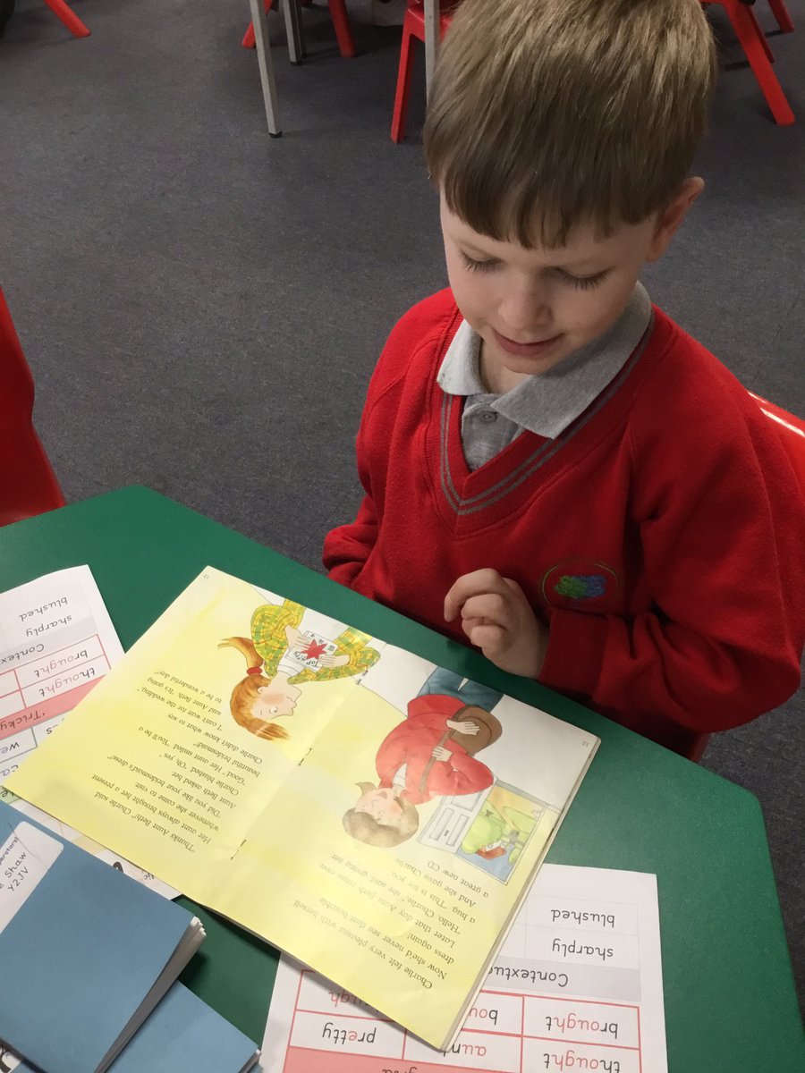 Willows_Primary's tweet photo. Year 2 reading their ‘Goldilocks’ texts - not too tricky, not too easy, but just right! #buildingfluency #expression #lovereading https://t.co/1cULBom6t1