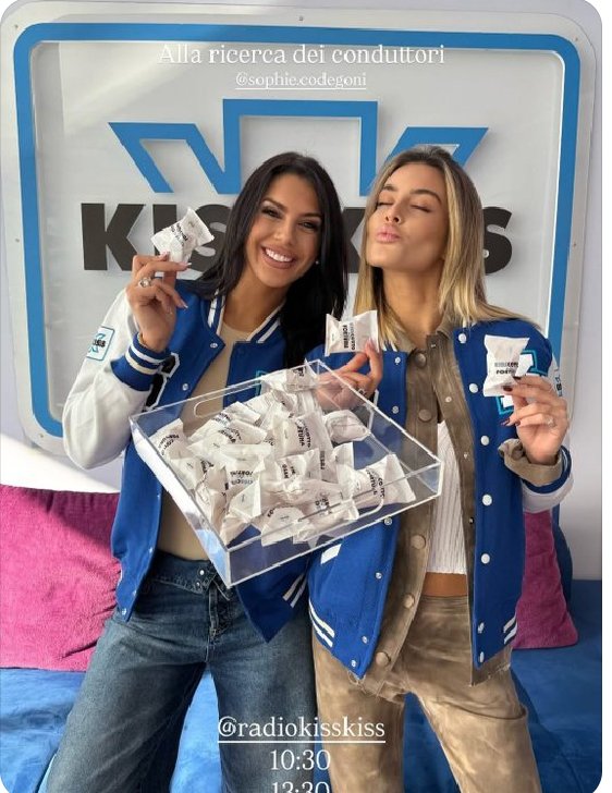 AlbAnegra7's tweet image. #radiokisskiss 
#codegoni
#Antonella
Simpatiche belle brave 
Tutto perfetto!!!😍❤❤❤