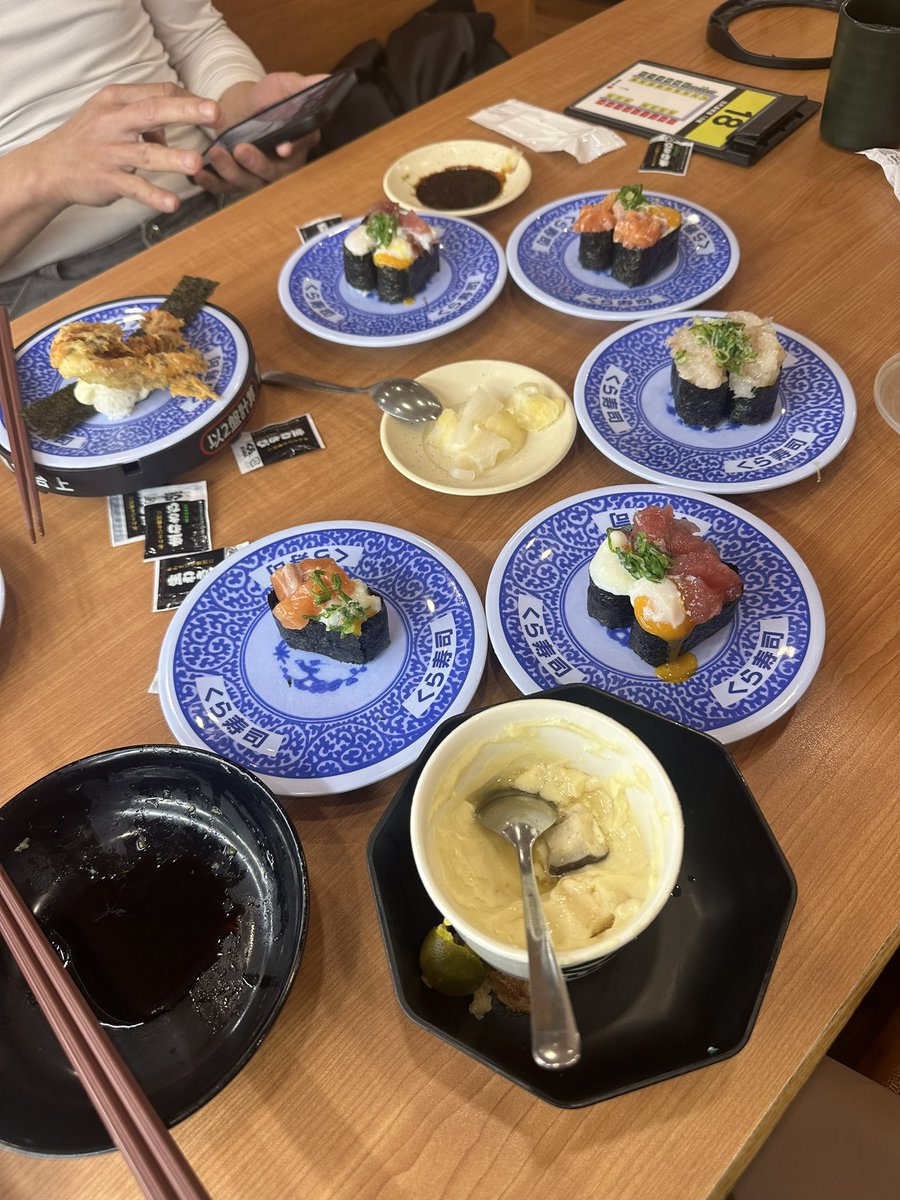 再不休假就要被媽媽斷絕關係了⋯ 看完醫生繼續當獨生女跟爸媽一起吃飯😍 我好幸福