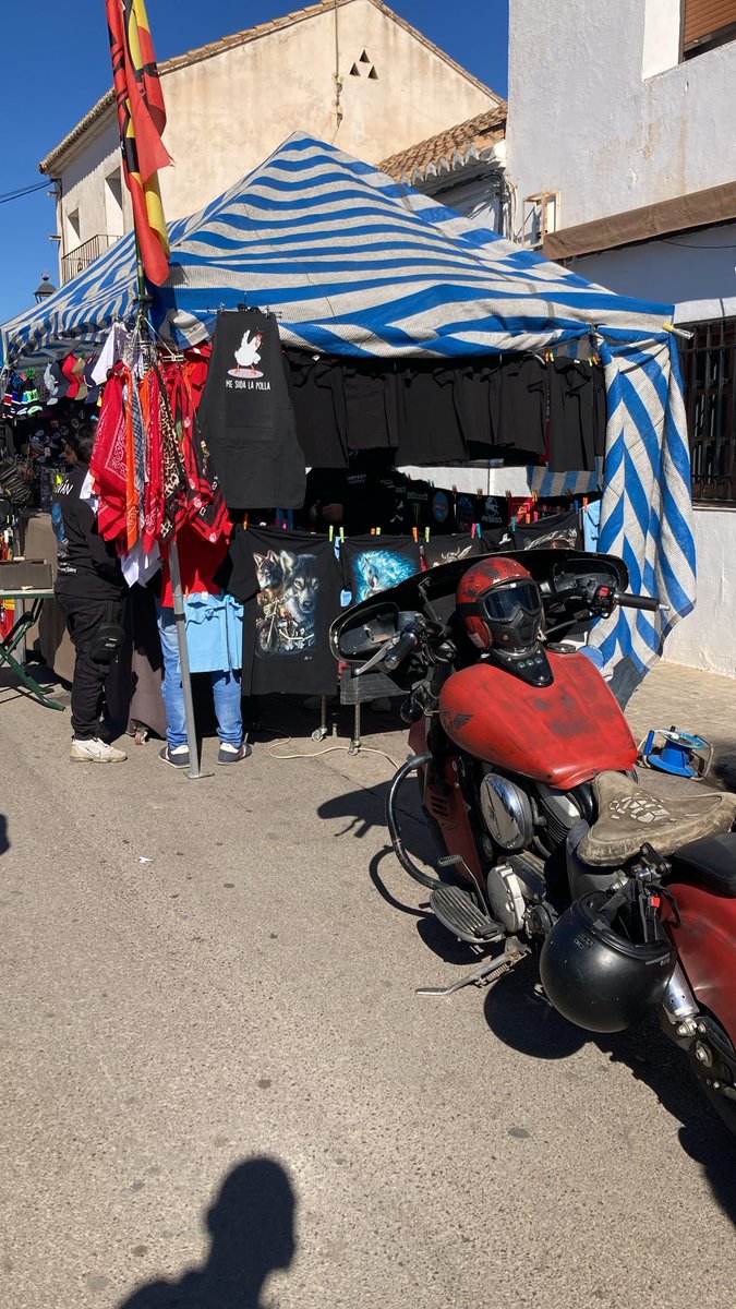 Més de 500 motos s'han donat cita aquest diumenge en la Matinal organitzada pels clavaris de San Isidro de Benagéber