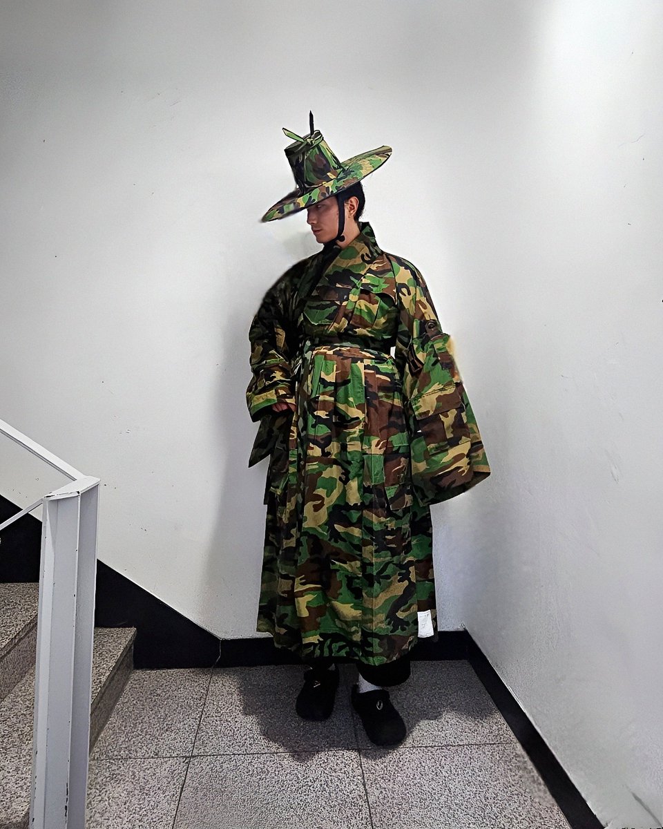 그양반 근황

이제 3월 전시준비가 거의 끝나가오.
전투화로 목화만 제작하면 끝 :)