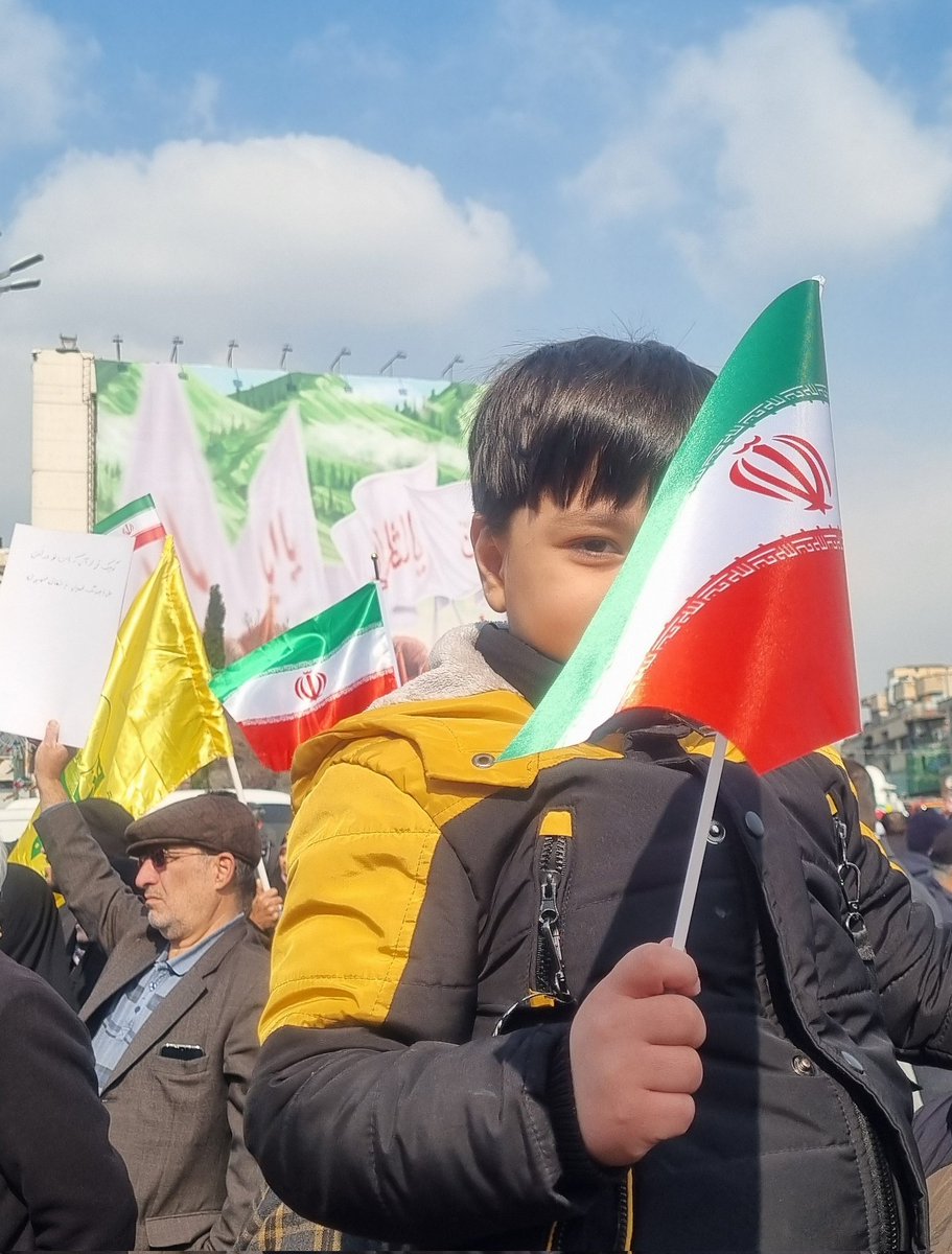 امام خمینی گفتن امید من به دبستانی‌هاست 
ایشونم پسر دبستانی پای انقلاب من :)