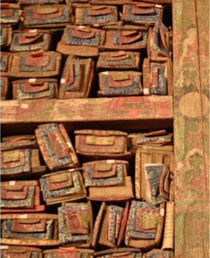 SopeLiburutegi's tweet photo. Begoña G. nos ha enviado un mensaje sobre  la BIBLIOTECA DEL MONASTERIO DE SAKYA EN EL TIBET. 
Más de 84.000 sutras y pergaminos. Los más antiguos tienen más de 1.000 años. La escritura nos acompaña a través de los siglos.

#sopelakoliburutegia #sopela https://t.co/NmznWahYhw