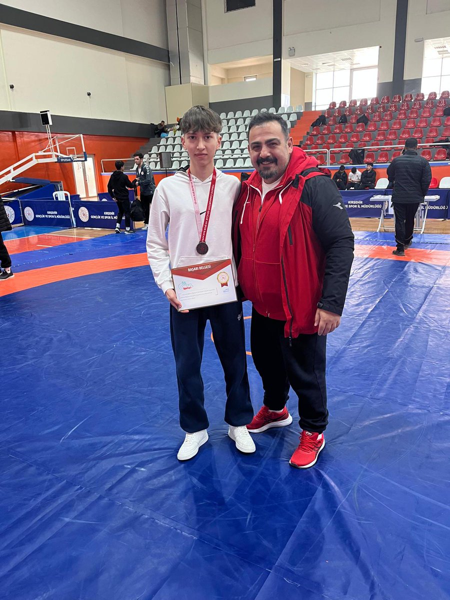 alaplimem's tweet photo. Kırşehir'de gerçekleştirilen Okul Sporları Gençler A Güreş Şampiyonasında Zonguldak'ı temsilen Alaplı Anadolu İmam Hatip Lisesi öğrencimiz Recep Ensar DEMİRHAN Türkiye 3. olmuştur. 🇹🇷
Öğrencimizi tebrik eder, başarılarının devamını dileriz.👏

@tcmeb @ZonguldakMEM @cevatcevik67 https://t.co/S8tzkXoRg8