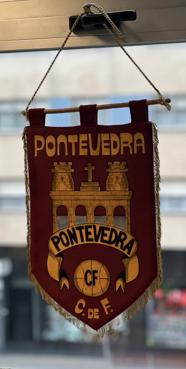 El Estadio Pasarón revivió un duelo de los años sesenta en 2a División Nacional: Pontevedra CF—UP Langreo. Primero se celebró la efeméride y después vencieron los locales (2-1)… una lástima tras el buen juego del Union.