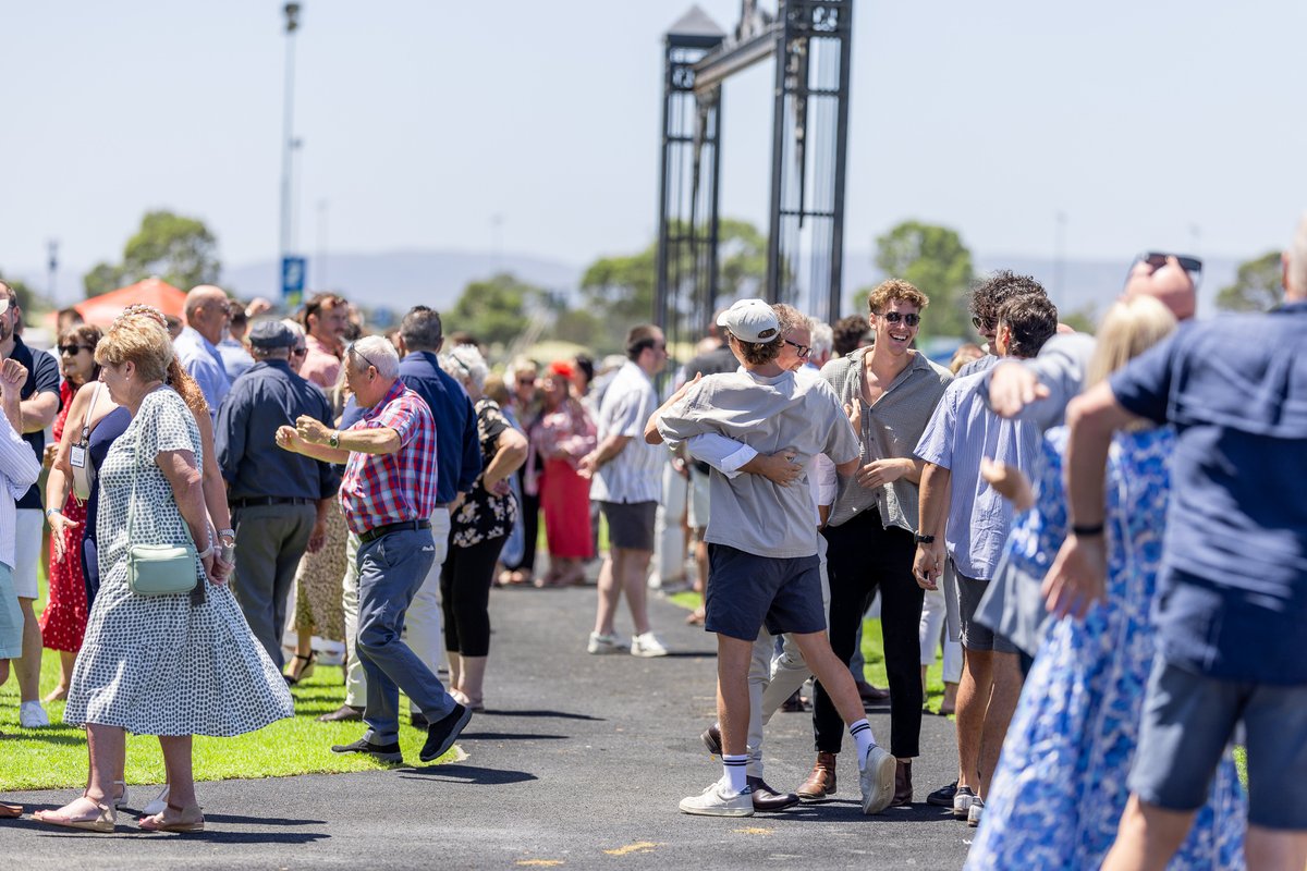 Clarken_Racing's tweet photo. A couple of wholesome moments from Saturday 🥹

The team behind Steel Tsunami just loving it... as they should with him going back to back 🔥

#ClarkenRacing https://t.co/qbPBzj6rh0