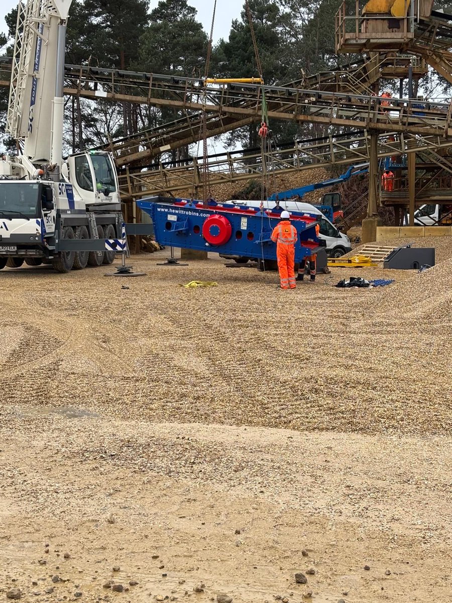 It's been a very productive start to the month, marked by the installation of two Hewitt Robins machines. These inclined screens from Hewitt Robins are set to replace the original D10 &amp; D11 Niagara screens.

#hewittrobins #madetomeasure #vibratingscreen#ukmanufacturing #quarrying