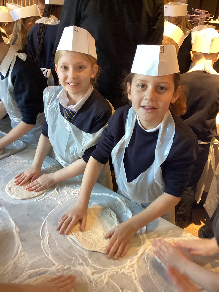 StMarysRCEccles's tweet photo. Our young chefs had an amazing time at @PizzaExpress! 🍕👩‍🍳👨‍🍳 They learned to make their own pizzas from scratch and enjoyed every moment. Such a fun and delicious experience! https://t.co/UvfoPTT0Je