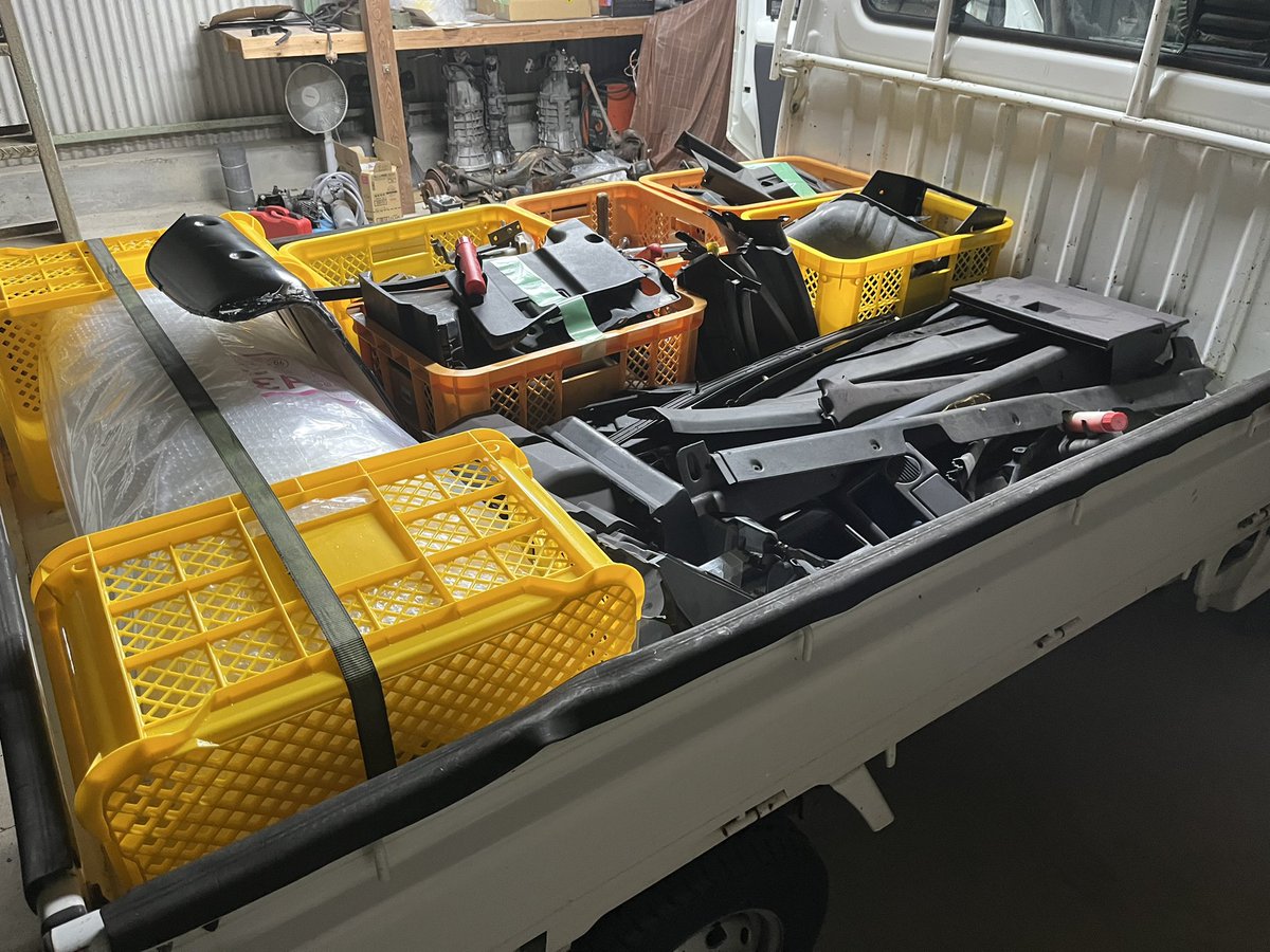 cmae8586's tweet photo. 資金難で久々に断捨離しちゃうのでae86関係の部品で欲しい部品がある方いましたらリプ下さい😭
画像はイメージで売れない物も含まれてますが灯火類、外装、内装、電装、駆動関係等色々あると思います🙇‍♂️
#ae86
#部品売ります https://t.co/3yz996FUOi