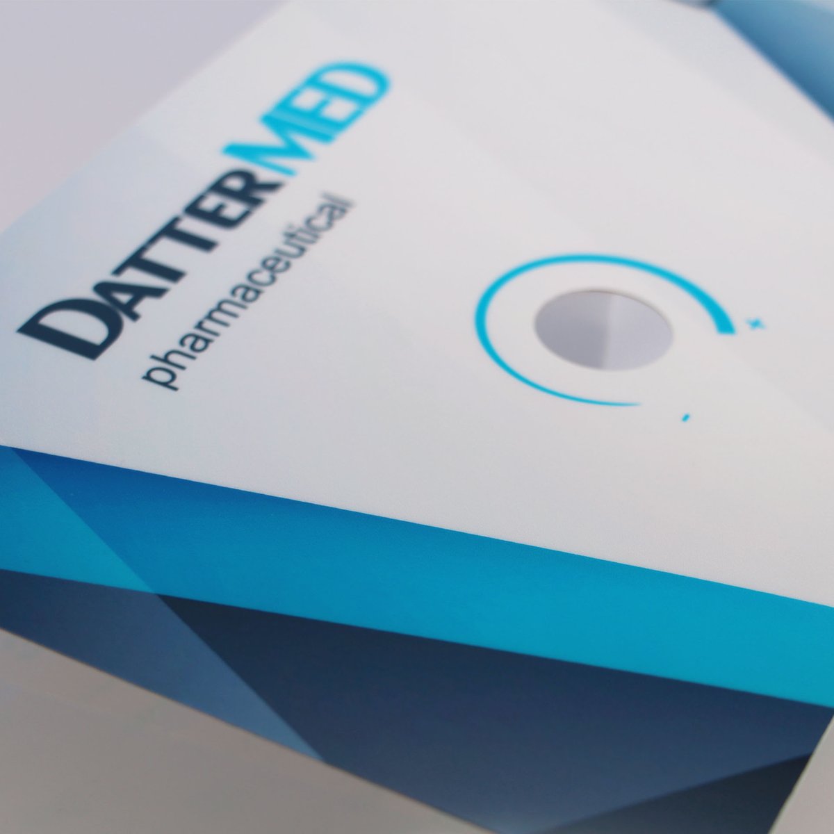 Bei Frontfolien in Kleinauflagen sowie bei anspruchsvollen Designs mit Farbverläufen und Schattierungen bieten wir als Herstellungsverfahren Digitaldruck an. roos.gmbh/individuelle-f…
#digitaldruck #frontfolien #designfolien #siebdruck #kombinationsdruck #roosgmbh #augsburg