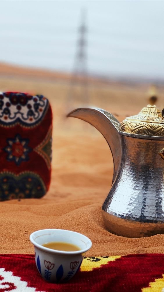 أحيانًا كل ما تحتاجه هو فنجان قهوة يسرقك  من ضجيج العالم🤎
#صباح_الخير 
#صباح_الخير_والسعاده