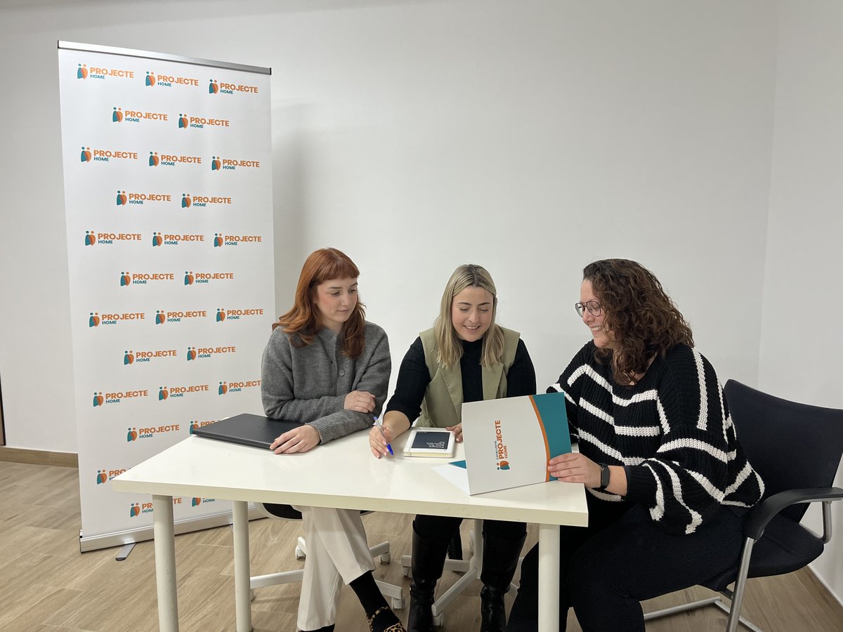 projectehomeCAT's tweet photo. 💼Realitzem entrevistes de feina a persones que han acabat el seu tractament, amb la col·laboració de @FUN_INTEGRA. Revisem els CVs, perfils ocupacionals i ofertes laborals actuals i futures per trobar l'encaix perfecte.
Treballem pel seu futur laboral!🤝
#ProgramaIncorpora https://t.co/iCo3oiTjeI
