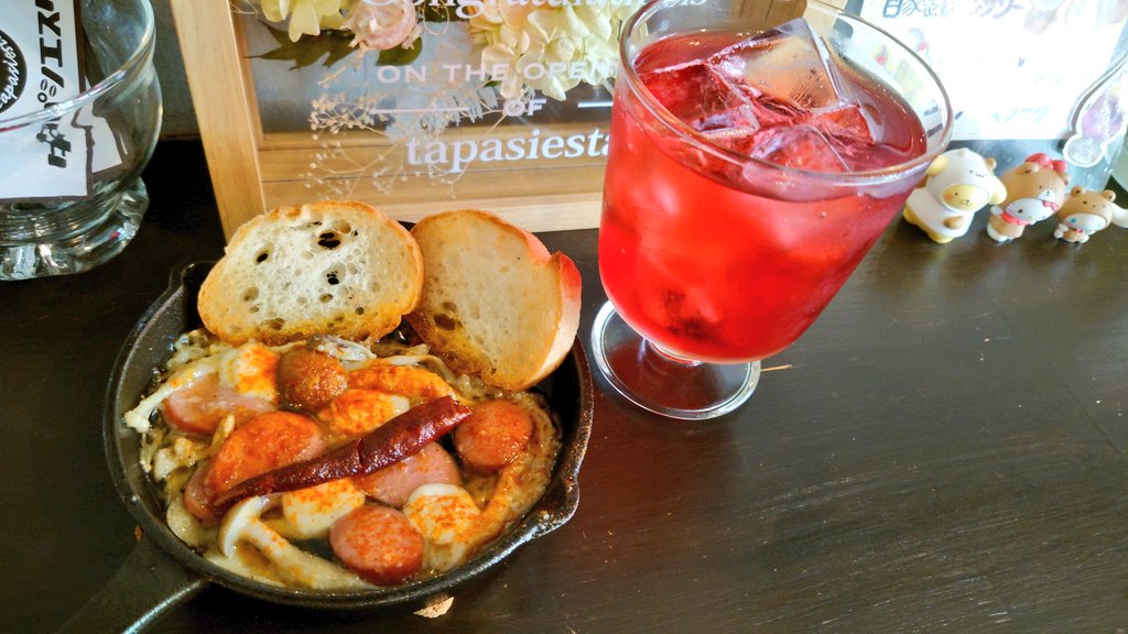 2025/2/10(月)
#下北沢 #下北沢ランチ

❣️下北沢
#チーズと激辛フェスティバル❣️
  2025/2/6(木)〜2/24(月)
始まったよー

#タパシエスタ No.23
❣️人気 #ピンチョス 専門店❣️
「辛いアヒージョ」おすすめ👍
「ザクロ酢ソーダ」おすすめ🙋

毎日営業12~23  禁煙

❣️リンク❣️
maps.app.goo.gl/oqLM4UinUcsDqc…