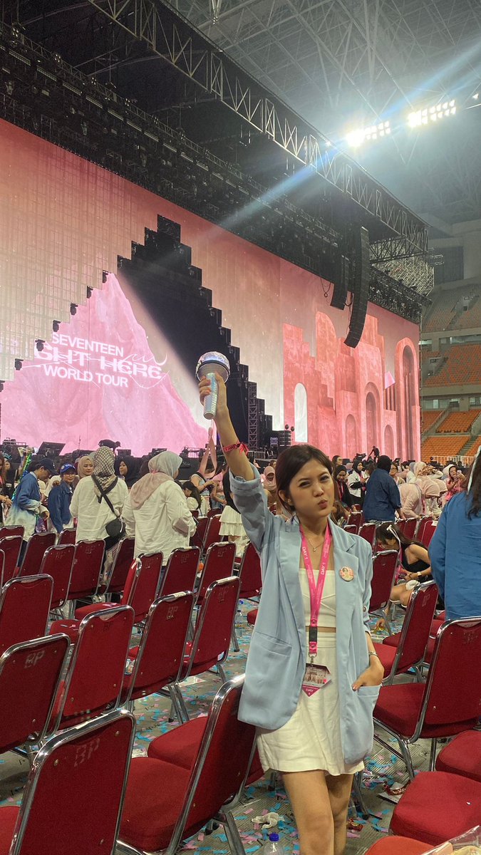 svtbzcore's tweet photo. till next time, my thirteen! (OT13 soon)

#SVT_RIGHT_HERE_IN_JAKARTA 
#SEVENTEEN_RIGHT_HERE_IN_JAKARTA https://t.co/fOfMVRwwws