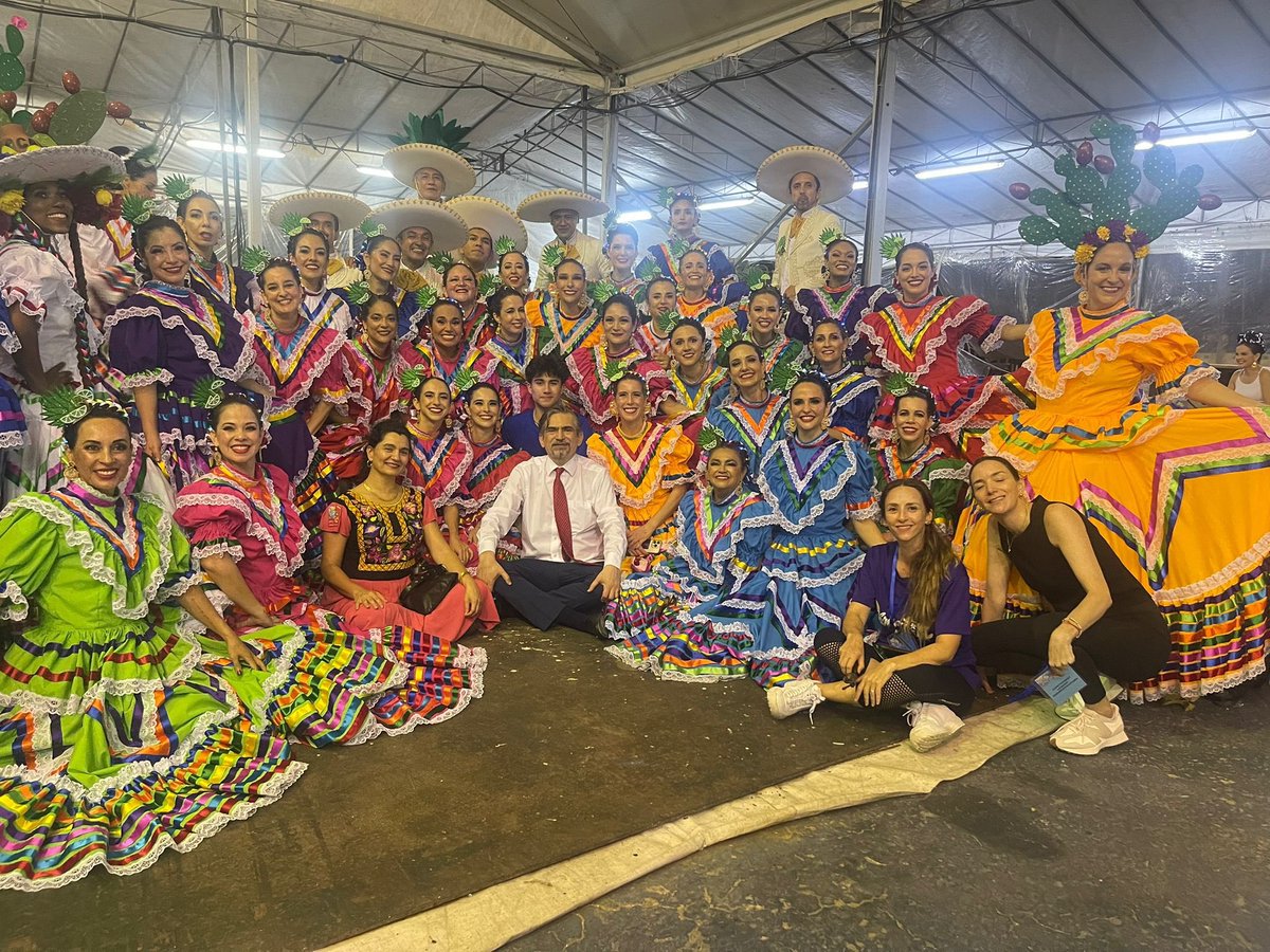 agarcialopezl's tweet photo. Espléndida presentación de la comunidad mexicana #MexaSing-#Mitote en el desfile #Chingay2025, patrimonio cultural de Singapur, que encabezó el primer ministro @LawrenceWongST el viceprimer ministro @HengsweekeatSG y Chang Hwee Nee, directora del National Heritage board https://t.co/BY6Ro8Reuf