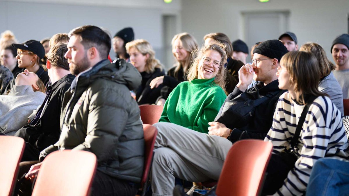 PoolbarFestival (@poolbarfestival) on Twitter photo Heute nicht verpassen: die öffentliche Vortragsreihe im Rahmen des #PoolbarGenerator2025 zu den Themen Architektur, Grafik, Produktdesign und Literatur. Los gehts um 19 Uhr im #Löwenssaal in <a href="/stadthohenems/">Stadt Hohenems</a> poolbar.at/events/offentl… Heute nicht verpassen: die öffentliche Vortragsreihe im Rahmen des #PoolbarGenerator2025 zu den Themen Architektur, Grafik, Produktdesign und Literatur. Los gehts um 19 Uhr im #Löwenssaal in <a href="/stadthohenems/">Stadt Hohenems</a> poolbar.at/events/offentl…