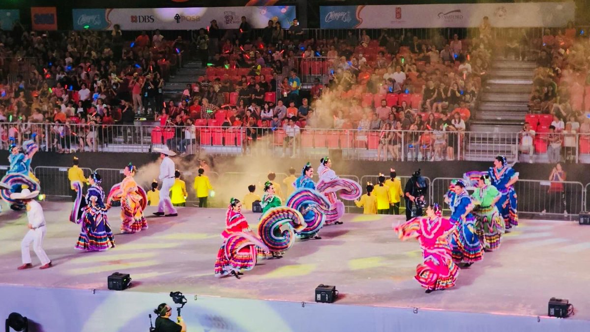 agarcialopezl's tweet photo. Espléndida presentación de la comunidad mexicana #MexaSing-#Mitote en el desfile #Chingay2025, patrimonio cultural de Singapur, que encabezó el primer ministro @LawrenceWongST el viceprimer ministro @HengsweekeatSG y Chang Hwee Nee, directora del National Heritage board https://t.co/BY6Ro8Reuf
