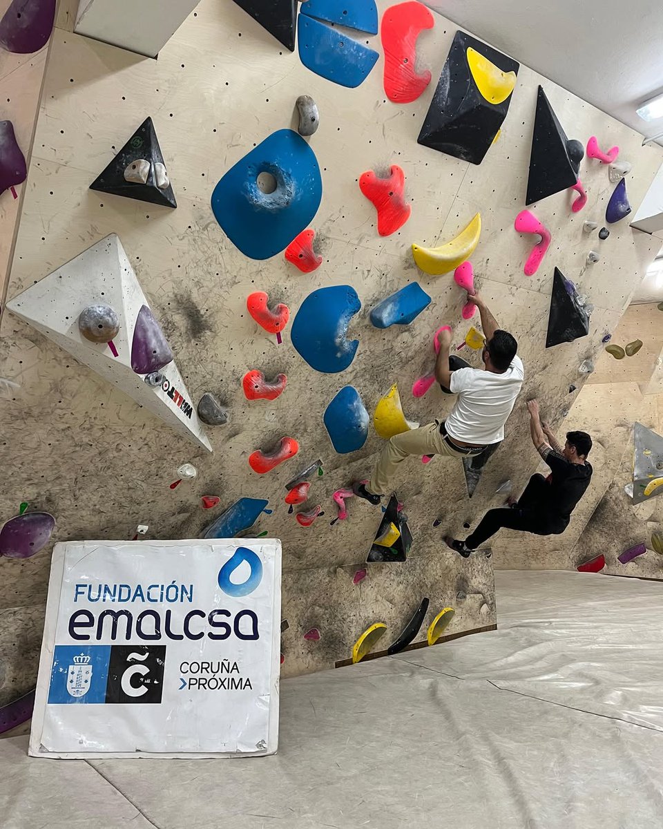 Comezan as clases de #escalada de <a href="/amimontanismo/">Flx</a>  para os usuarios e usuarias da <a href="/AsocErguete/">Asociación Érguete</a> 🧗

➡️ Este proxecto forma parte do programa Deporte Solidario e Inclusivo da Fundación Emalcsa.