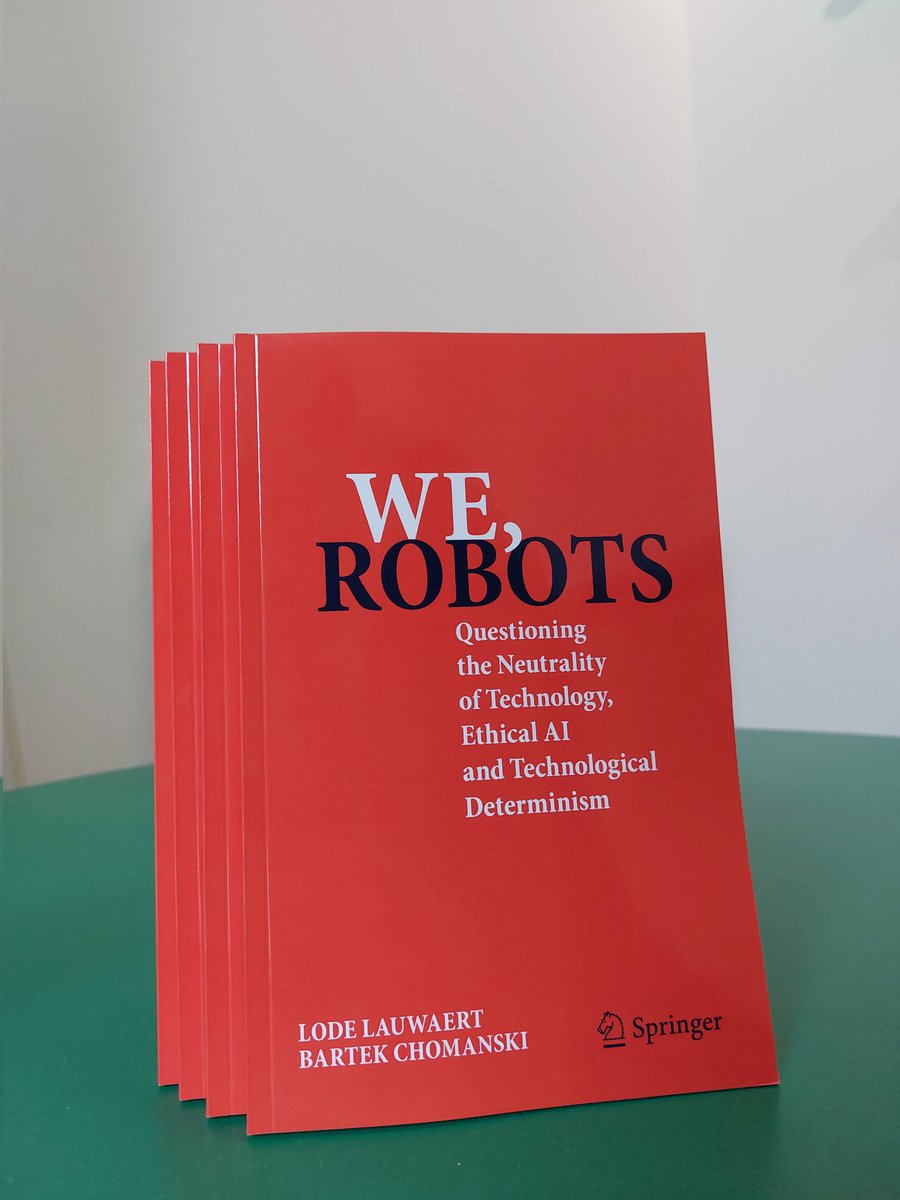 🥳 Happy to see our book published!