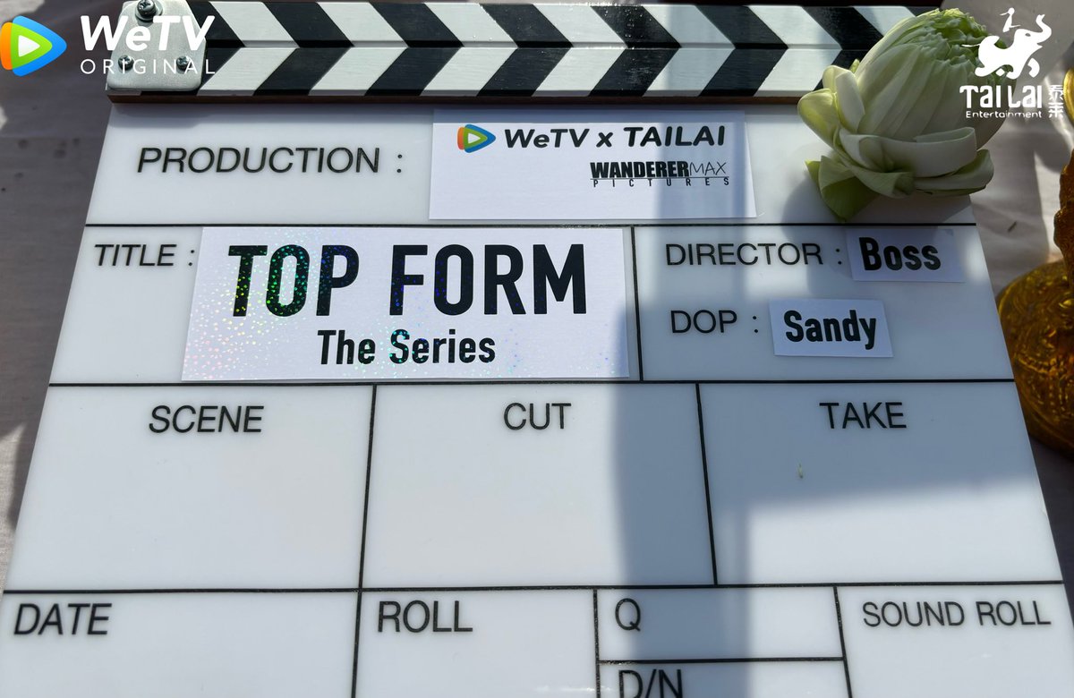 TopFormSeries's tweet photo. 🗓️Topform ไดอารี่  Q1 วันที่ 15/10/2024
ในบรรยากาศวันบวงสรวง เหล่านักแสดงหนุ่มหล่อ Boom Smart Toey Peanut Euro และผู้กำกับหนุ่มหล่อที่มากความสามารถBoss รวมถึงทีมงานมืออาชีพ ทุกคนล้วนตั้งใจขอพรอธิษฐาน ให้การถ่ายทำดำเนินไปอย่างราบรื่น 🥳🥳 https://t.co/C5GbS08lr4