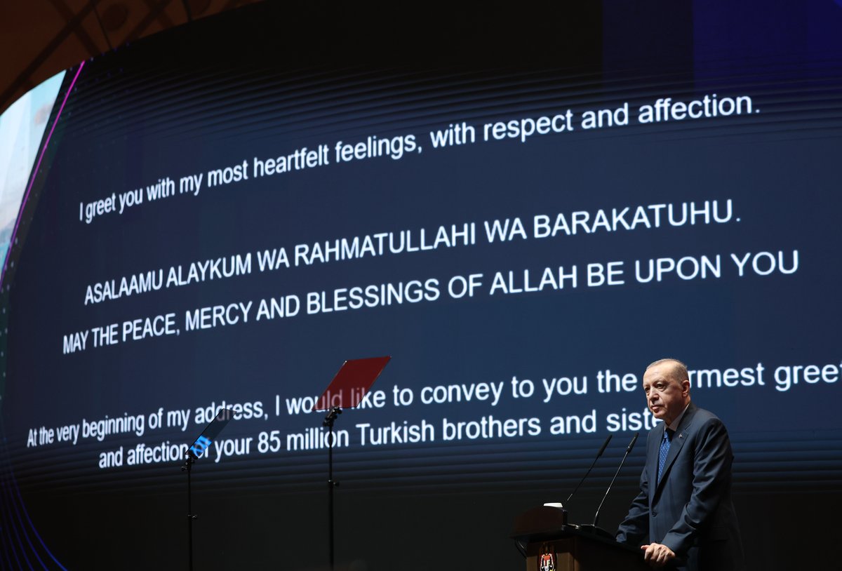 Akparti's tweet photo. Cumhurbaşkanımız Recep Tayyip Erdoğan, Malezya'nın başkenti Kuala Lumpur'da, Yeni Yüzyılda Türkiye-Malezya Stratejik İşbirliği toplantısına katıldı. https://t.co/1OgRwJvCgw
