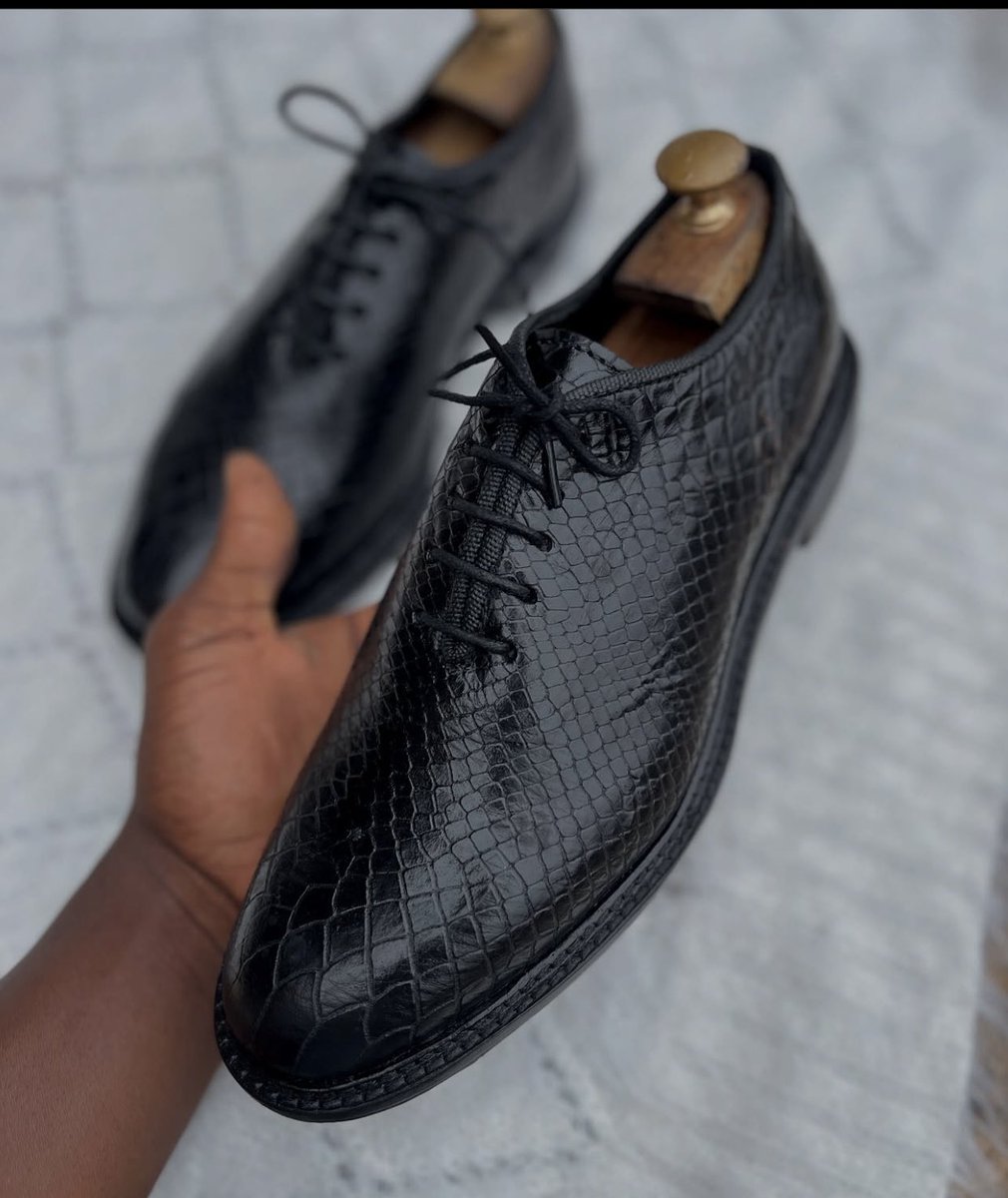P4G_WEARGH's tweet photo. How do you like your shoe🇬🇭👞
Loafer or laced?
320gh each
Kindly repost the hustle 🙏🏾
https://t.co/0jBsBbEo73
#MadeInGhana #Weargh https://t.co/1M9VWps3Yz