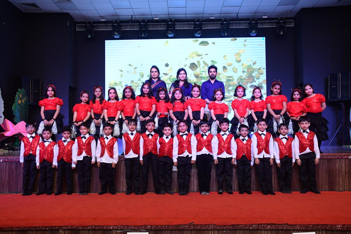 DdpsKota's tweet photo. Grooving to the golden era!
✨🎶 Watch our young stars of Disha Delphi Public School light up the stage with electrifying retro moves at Spring Symphony – a night of music, dance, and timeless melodies! 🎤💃🕺
#bestschoolinkota #SpringSymphony #RetroVibes #DDPSkota https://t.co/I7N7KNLRpO