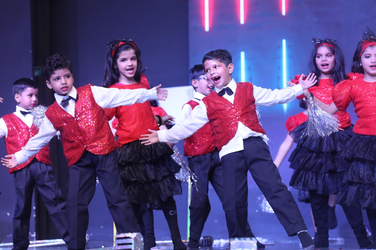 DdpsKota's tweet photo. Grooving to the golden era!
✨🎶 Watch our young stars of Disha Delphi Public School light up the stage with electrifying retro moves at Spring Symphony – a night of music, dance, and timeless melodies! 🎤💃🕺
#bestschoolinkota #SpringSymphony #RetroVibes #DDPSkota https://t.co/I7N7KNLRpO