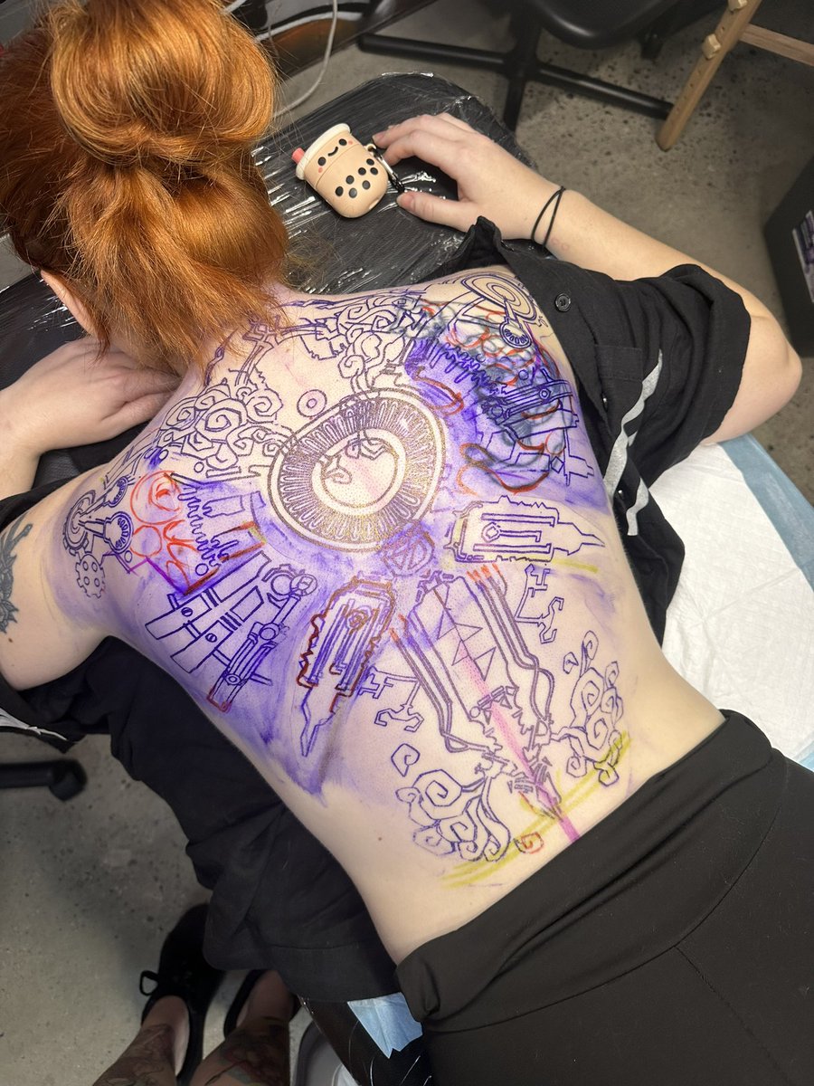 Okay I knew Vi was strong already but fuck me i have no idea how this bitch powered through this 😂😂 

Session 1 of Vi’s backpiece done! We adjusted it slightly from the original design to add some extra hints of other characters - 6 all up excluding vi! Can you see them 👀