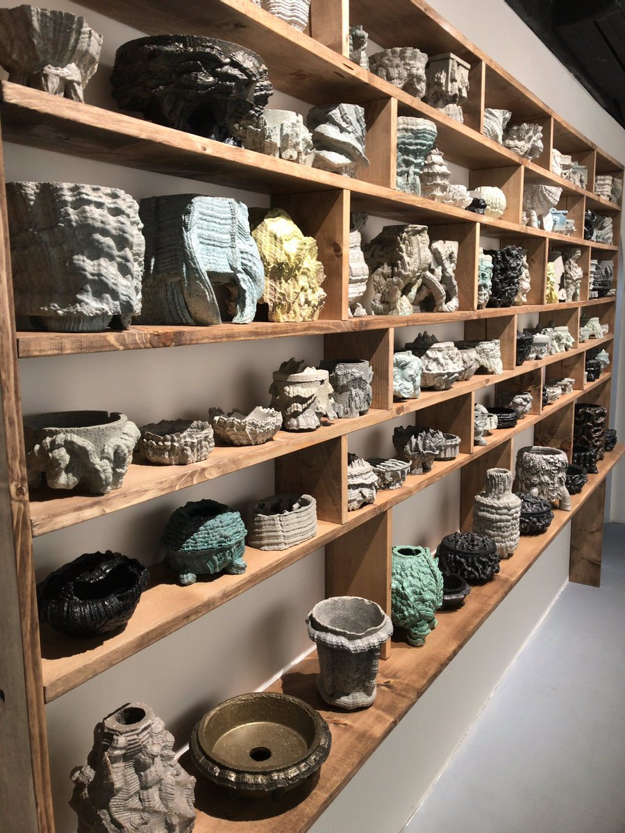 外苑前のEUKARYOTEで、大山日歩さんのモルタルを用いた作品を見ました。触れてみたい、その脆さとそこに含まれる空気と時間を感じたいと思わせる作品群。

instagram.com/oyama_nichiho?…