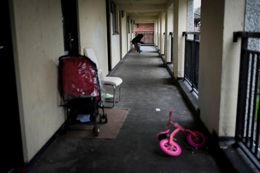 PolishExpress's tweet image. Hej Twitter! Obowiązek usuwania pleśni w mieszkaniach socjalnych Właściciele mieszkań socjalnych będą musieli usuwać w nich pleśń zgodnie z nowym prawem, które wchodzi w życie od października. polishexpress.eu/obowiazek-usuw…