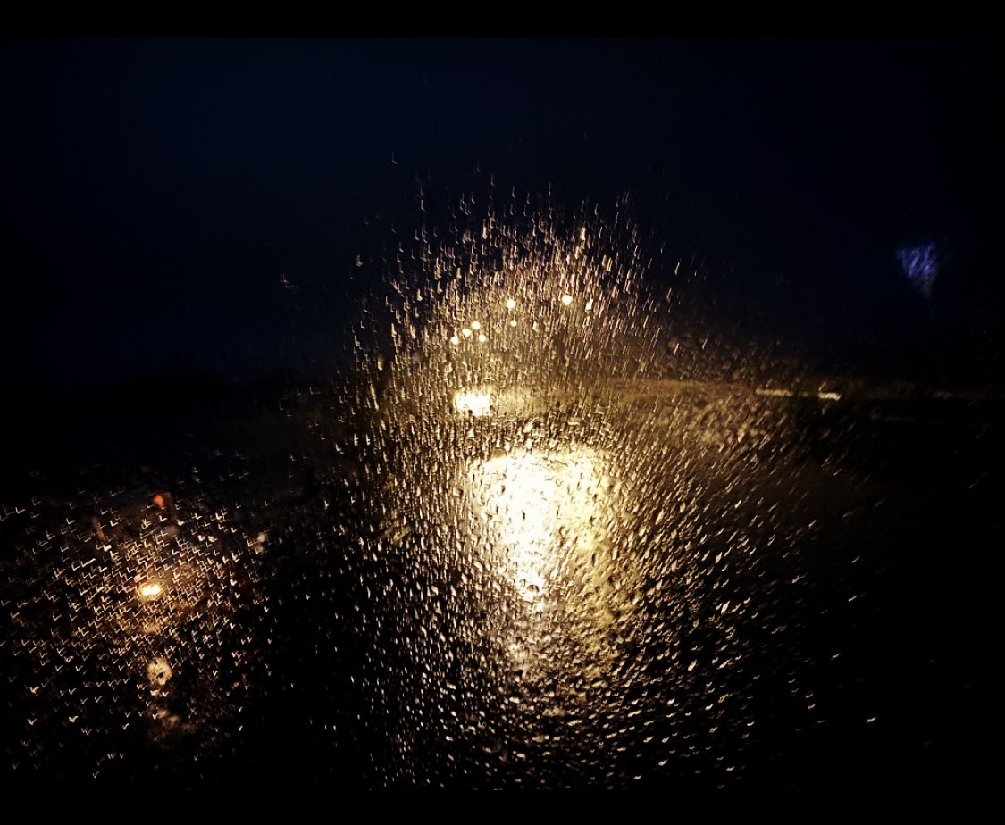 iamjakimac's tweet photo. Thank gawd it’s started raining again / my toe webbing was starting to dry out. #ffs #enoughnow #nqmonsoon https://t.co/fFGQ09z6K9