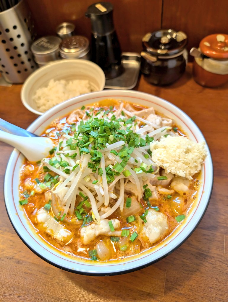 拉麺  梅太郎
【限定】牛シマチョウと玉ねぎの麻辣湯麺(大盛)
大好きな部位シマチョウ…それを使った梅太郎の限定ならば行くしかない‼️いつものホルモン系の味付けに山椒が割としっかり効かせてあります。シマチョウを噛み締めると溢れる甘み＋麻辣感🔥苦手な方は🧄＆痺れ少なめ推奨
ゴチでした😋🍜💕
