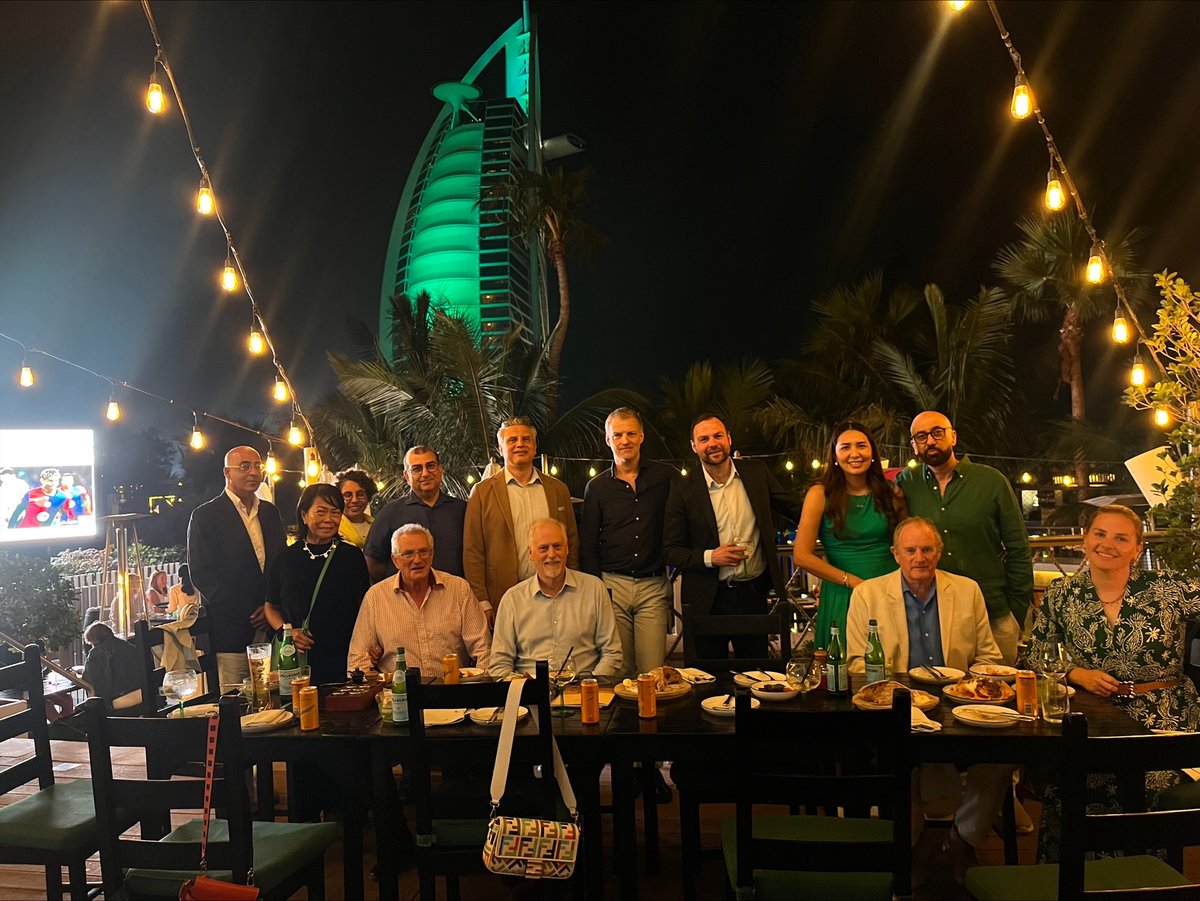 On Friday, 16 OKS and parents (current and former) came together in Dubai for drinks! 

Read more here: 
kings-association.co.uk/news/oks-kings…