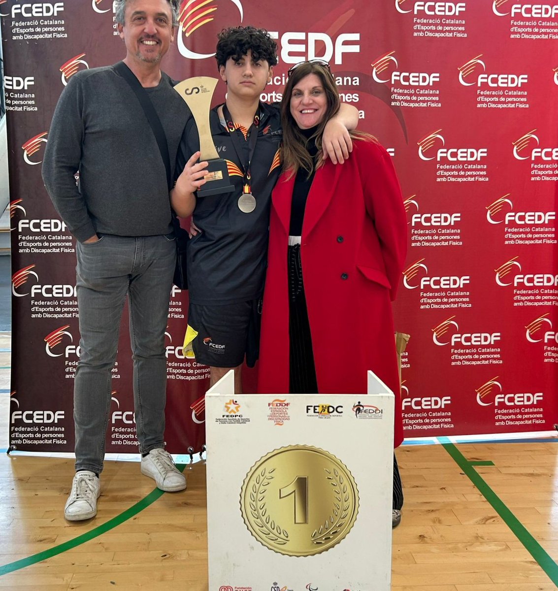 Felicitats al nostre Gerard! 🥇
Catalunya ha defensat aquest cap de setmana el títol en el Campionat d'Espanya de bàsquet en cadira de rodes 3 x 3 a Vilobí d'Onyar (Girona), emportant-se a casa l'or.
Enhorabona Gerard, enhorabona equip 💚