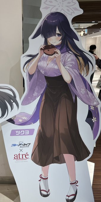 このツクヨちゃん冷静に考えてドスケベすぎないか…?デカパイの谷間を強調しすぎでしょ忍術研究部抜け駆け色仕掛けの術か?????????? 