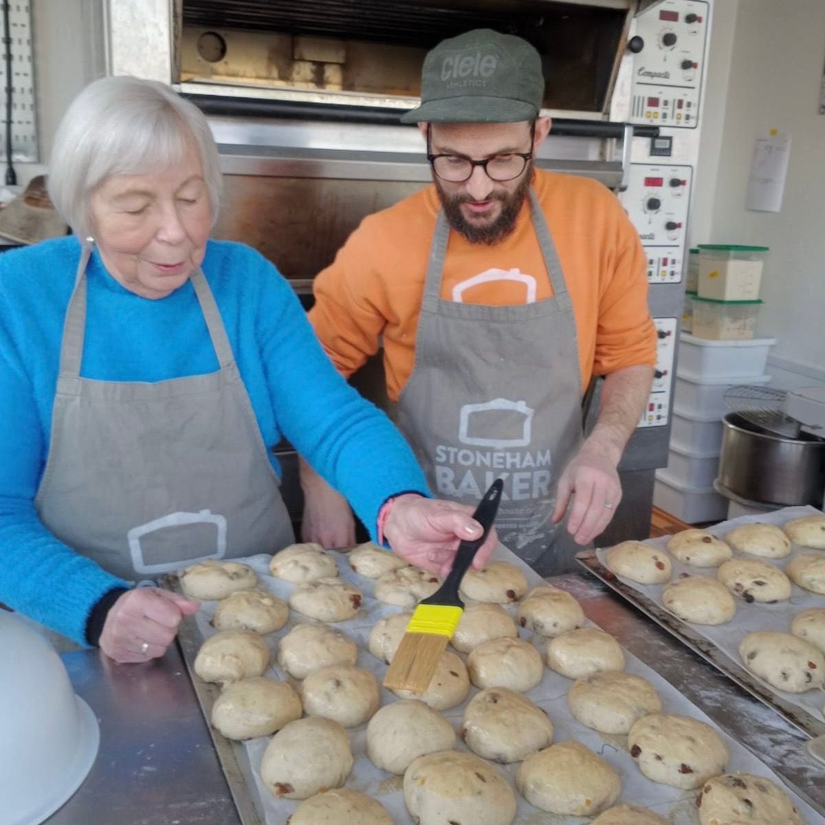 stonehambake's tweet photo. We’re all about #BakingForWellbeing here at Stoneham Bakehouse. Whether it’s our #BreadShed group working with older people, or the #BakingForBereavement group we’ve got in the Bakehouse this morning. It’s great seeing how baking can support different people’s wellbeing. https://t.co/sGw0KCkVk2