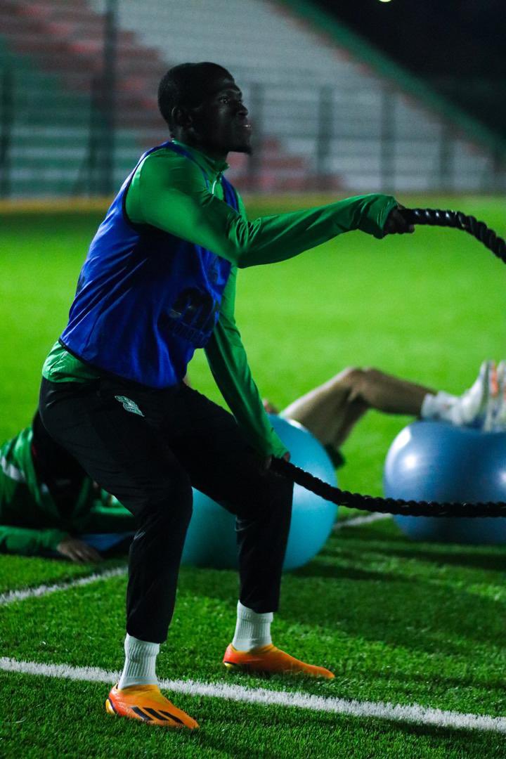 FodeCamaraFC's tweet photo. Travail avec pleins d’enthousiasme et de détermination. Focus sur le match du jeudi. 💚🤍💪.
#FC18 https://t.co/PiWZTA4GYF