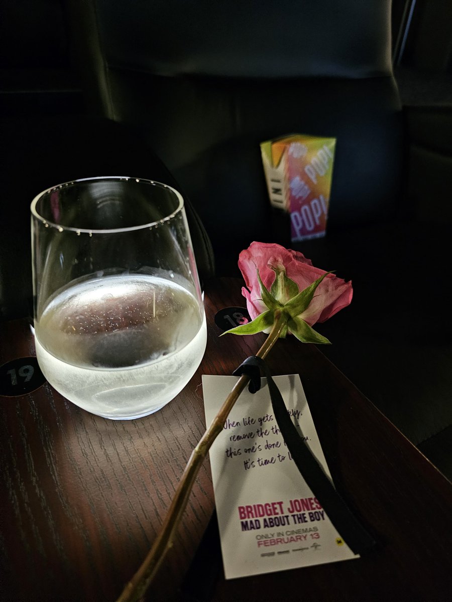 Looking forward to seeing the new <a href="/Bridget_Jones/">#BridgetJonesBaby</a> movie Mad About the Boy 💕

Thanks for having us <a href="/UniversalPicsNZ/">Universal Pictures NZ</a> 

#bridgetjonesmovie #madabouttheboy #KUWNZMovies #newrelease #cinema #renéezellweger