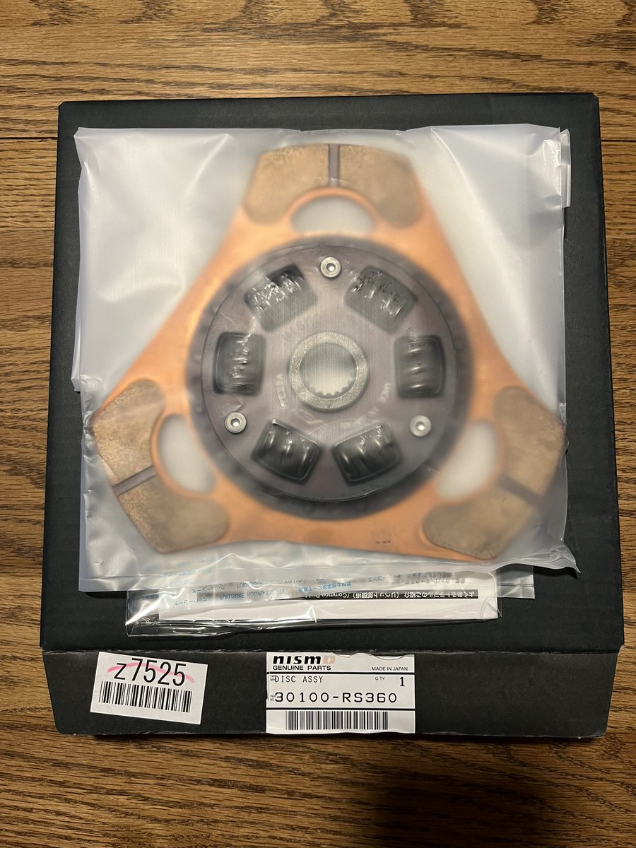hiroxy19's tweet photo. どうせ在庫切れでキャンセルになると思ったら届いた。しかも在庫処分なのか2割引。
駆動系の異音はクラッチディスクだったって事で、ディスクだけ交換ですわ。
#primara #nissan #sr20ve #nismo #メタルディスク #異音 #廃盤品 https://t.co/XjNPrHaSfa