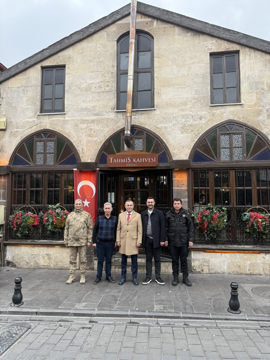 Sayın Valimiz Kemal Çeber, 
İl Jandarma  Komutanımız Tümgeneral Halil Şen, İl Emniyet Müdürümüz Celal Özcan  kahvemizi ziyaret ettiler… <a href="/gantepvaliligi/">Gaziantep Valiliği</a>  <a href="/kemalcebervali/">Kemal Çeber</a> <a href="/gazianteppolis/">Gaziantep Emniyet Müdürlüğü</a>