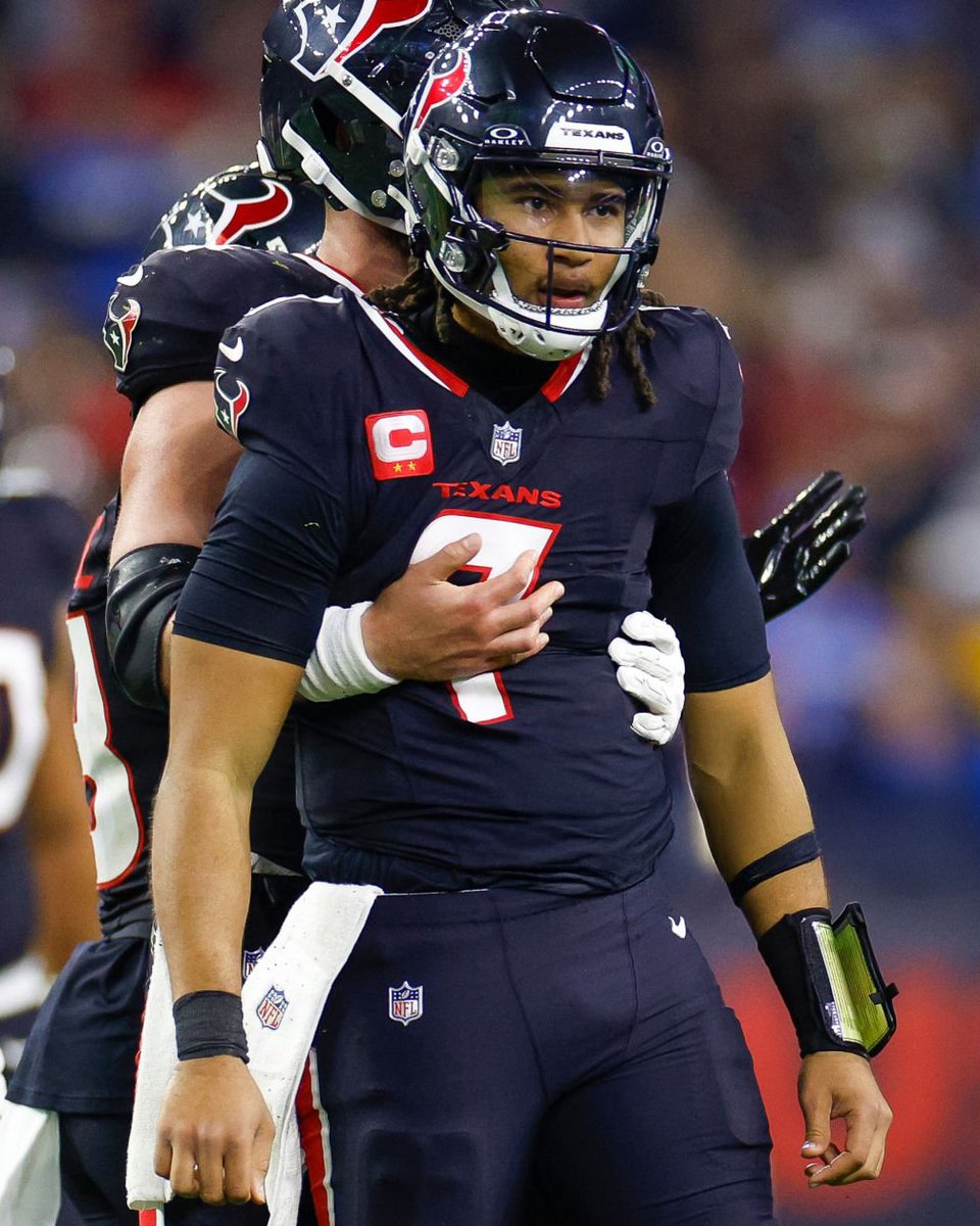 In the Super Bowl last night, Patrick Mahomes was pressured on 38.1% of dropbacks, the 5th highest pressure rate he's faced in his NFL career. Leading to his 2nd worst performance by EPA in his career (-19.3).

#Texans' QB CJ Stroud had an AVERAGE pressure rate of 39.4% this