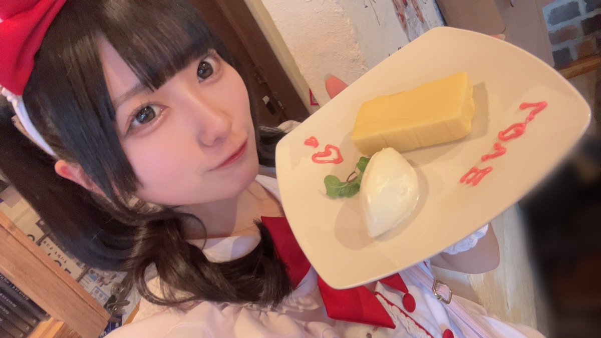 HARE_minami_'s tweet photo. 🍫2024.02.09 #アスエスバレンタイン🍫
#BARBiTT さんとのコラボイベントお昼から夜までありがとうございました‼️🎶
メンバー考案メニューは今回もとっても可愛くて美味しくて最高でした🍽💖
ユニットに分かれてのライブも、夜のみみかなトークライブもとっても楽しかったね〜🫶🏻💭 https://t.co/XEYmT6Sww9