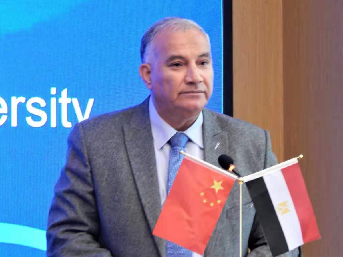 CLECOfficial's tweet photo. 📢#WhatSinologistsSay: Prof. Hassan Ragab (@drhassan2020), Sinologist and Egyptian director of the Confucius Institute at Suez Canal University (@scu_egypt):

"As a #Sinologist, I find #SpringFestival to be an excellent gateway to studying Chinese culture. It provides deep insights into the values, family traditions, and philosophies of the Chinese people. The core spirit of '#harmony' and '#reunion' embedded in Chinese culture has always resonated with me. My research on this topic has not only expanded my academic horizon but also helped me convey the unique charm of Chinese culture more effectively to my Egyptian students."

🪪Prof. Ragab began studying the Chinese language in Egypt in 1980 and later pursued his master’s and doctoral degrees at Beijing Language and Culture University and Peking University (@PKU1898). After returning to Egypt, he played a key role in establishing Chinese language departments at multiple universities, dedicating himself to strengthening educational and cultural exchanges between Egypt and China. #GlobalVoices [Photo: @drhassan2020]
