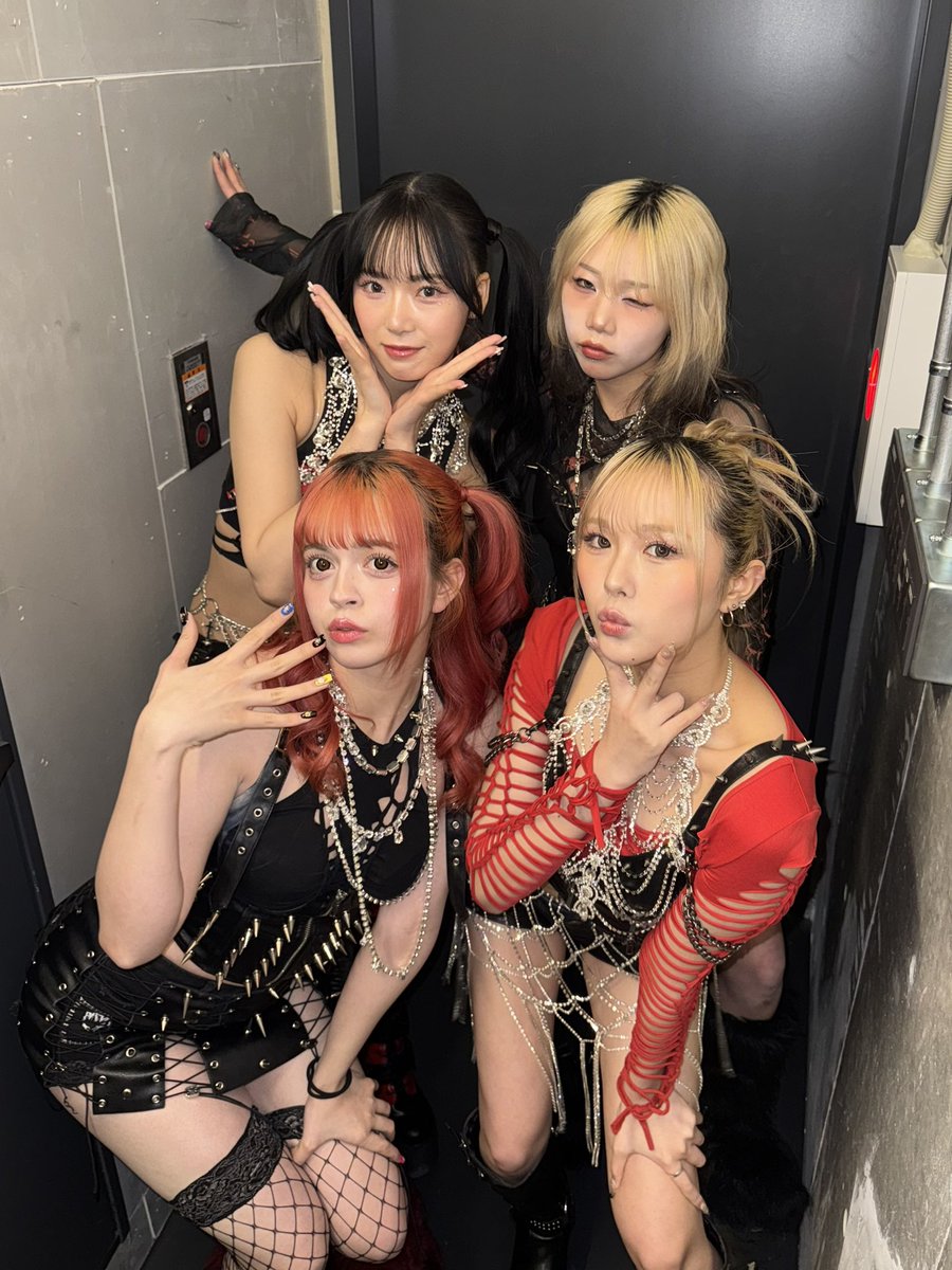 vigu_jp's tweet photo. あと2日後！
／
❤️‍🔥VIGU初対バンライブ出演❤️‍🔥
＼

「diig and…vol.1」
2025.2.12 WED
open 18:30 / start 19:00
at 青山月見ル君想フ

ADV￥3,000
各+¥500(入場時1D代別途要)

TICKET ▶︎ https://t.co/y3kMLSsYBg

○終演後の特典会にも参加します‼︎
※詳細は明日公開✧ https://t.co/yPD0Wssigi