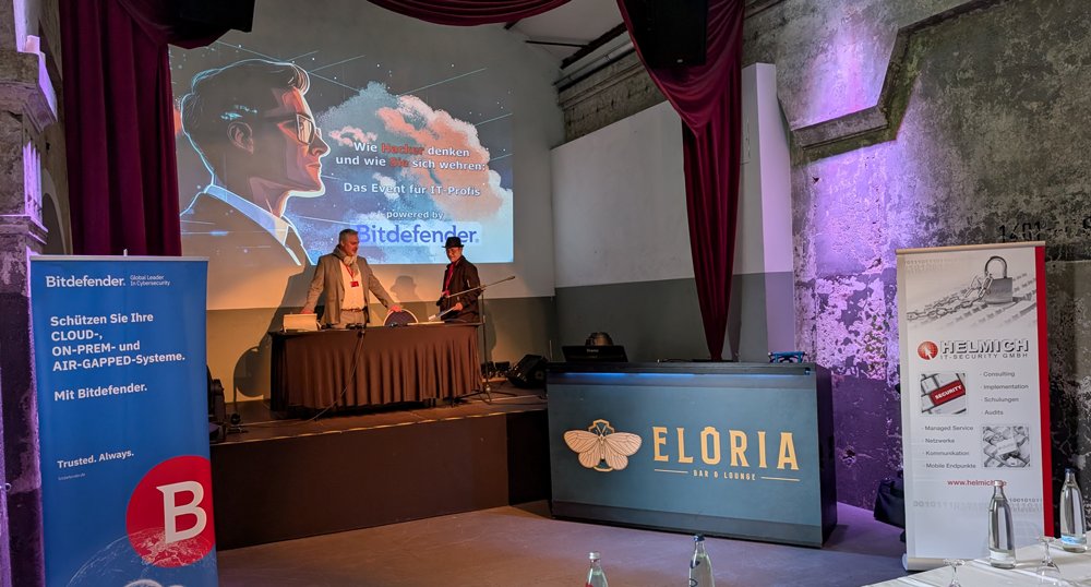 HelmichSecurity's tweet image. Live-Hacking mit Alexander Dörsam, Einblicke von Holly Hacker in das Thema &quot;Briefhacking&quot;, sowie praxisnahe Cyber-Resilienz durch @Bitdefender_DE  und ein kniffliges Abenteuer im 1920er-Escape Room!

Unser Event in der ELORIA Erlebnisfabrik war ein voller Erfolg! 🎭🔐