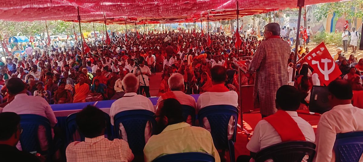 Thousands of farmers and agricultural workers have assembled at Freedom Park, Bangalore demanding land and housing rights, remunerative prices for crops, strengthening APMC, loan waiver, 200 days work under MGNREGA and against land acquisition for corporate profiteering.

On the