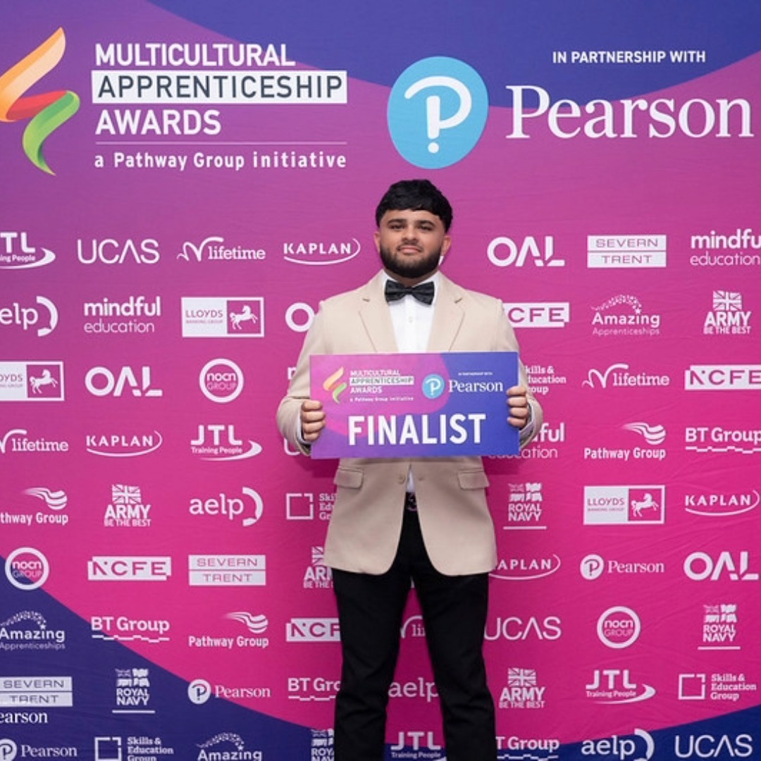 WarwickEngineer's tweet image. We are celebrating our apprentices as part of National Apprenticeship Week. 🏆
Talha Wadud, apprentice with @TonyGeeLLP,  recently won a Highly Commended award at the @pearsonofficial Multicultural Apprenticeship Awards. 
#NAW2025 #SkillsForLife #apprenticeships @WarwickDAs
