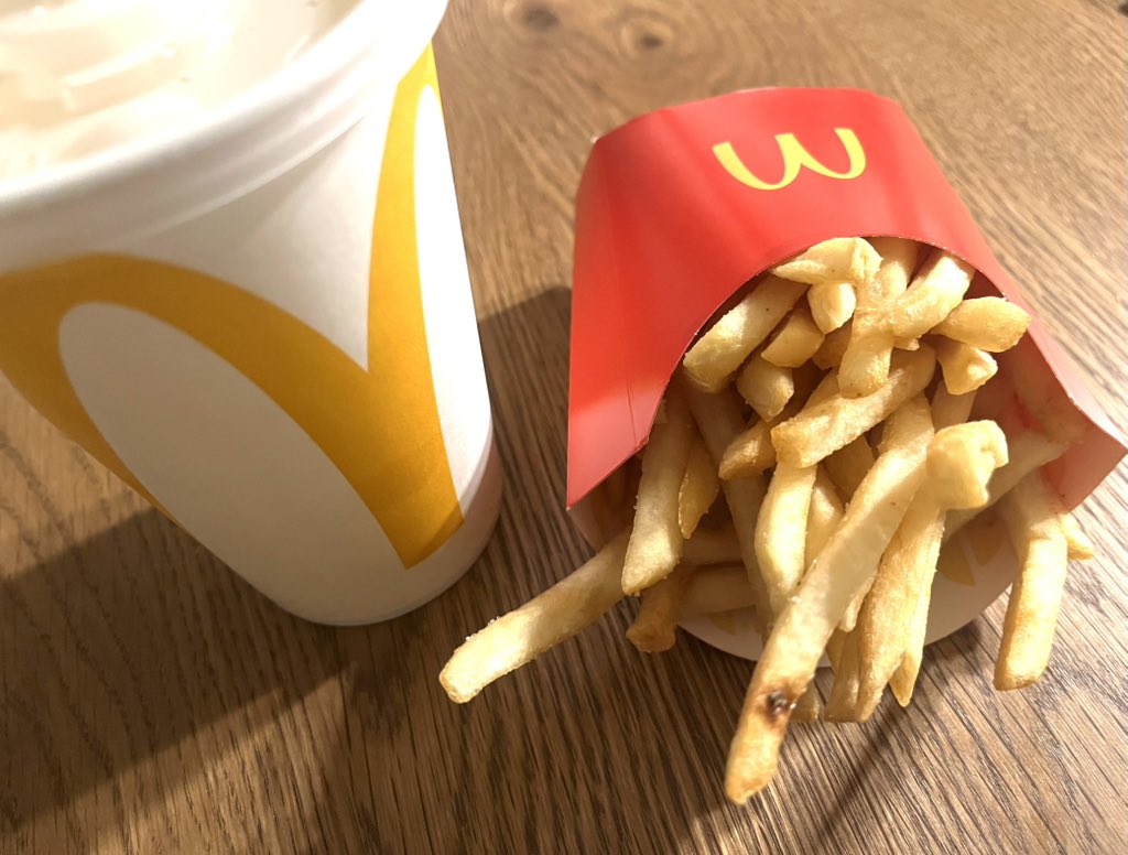__okss_'s tweet photo. @McDonaldsJapan @XGOfficial_ #最前列でリアタイマクパ  
XDM聞きながら食べてます🍟🍔
当たりますように〜〜🥺🫶🏻❤️ https://t.co/Q1ZiSRFD4F
