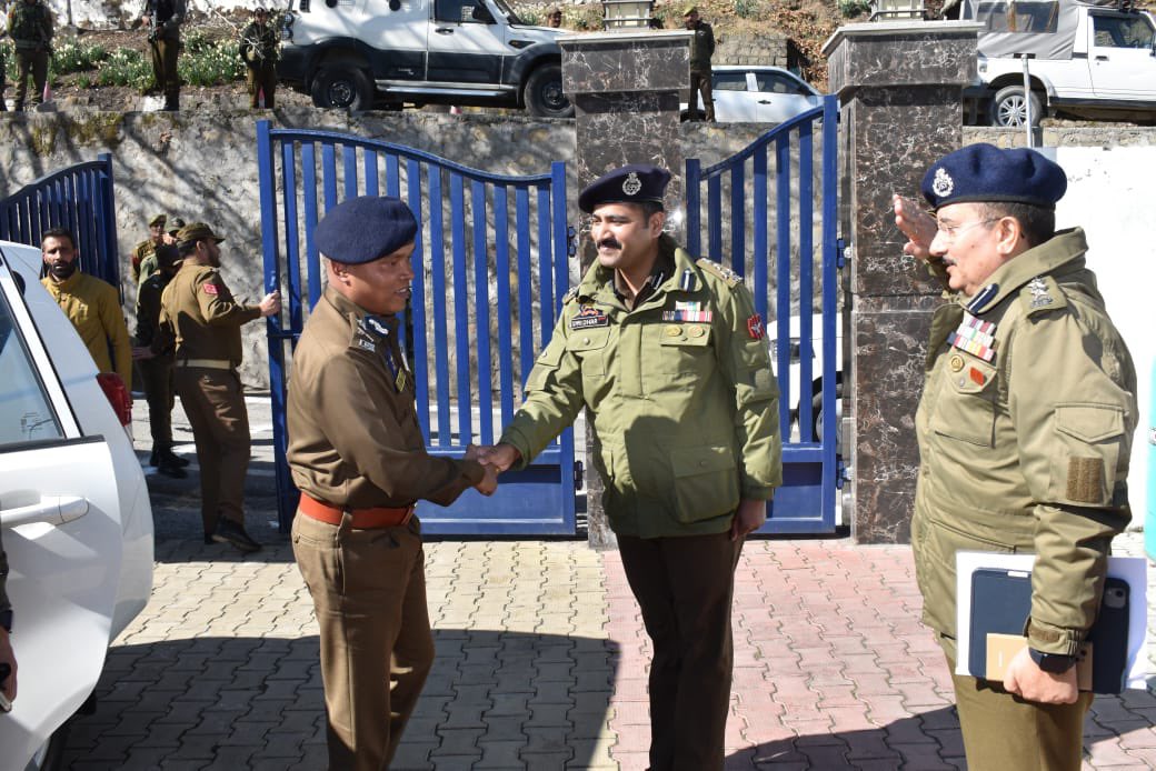 ZPHQJammu's tweet photo. T-04
@igp_jammu, reviewed the #operational preparedness of the #Doda #Kishtwar #Ramban Range at RPHQ #Batote.Meeting focused on #security assessment, force deployment, #intelligence #coordination &amp; #community  engagement to enhance #law &amp; #Order 
@JmuKmrPolice 
@rphqbatote007 https://t.co/8bX7YqTZiO